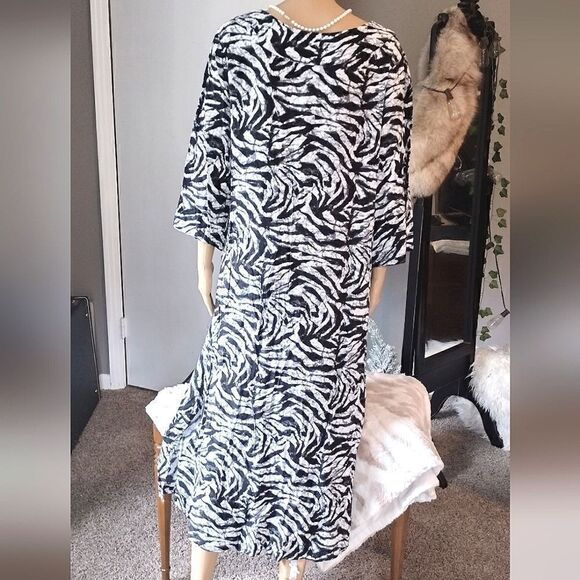 Cabernet Patio Casuals Women's Size Large Rayon Zebra Print Maxi Dress - Picture 2 of 11